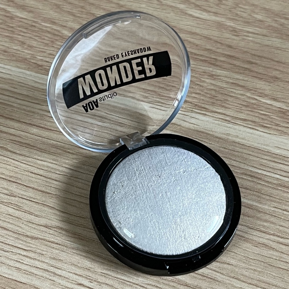 AOA Studio Wonder Baked Silver Eyeshadow